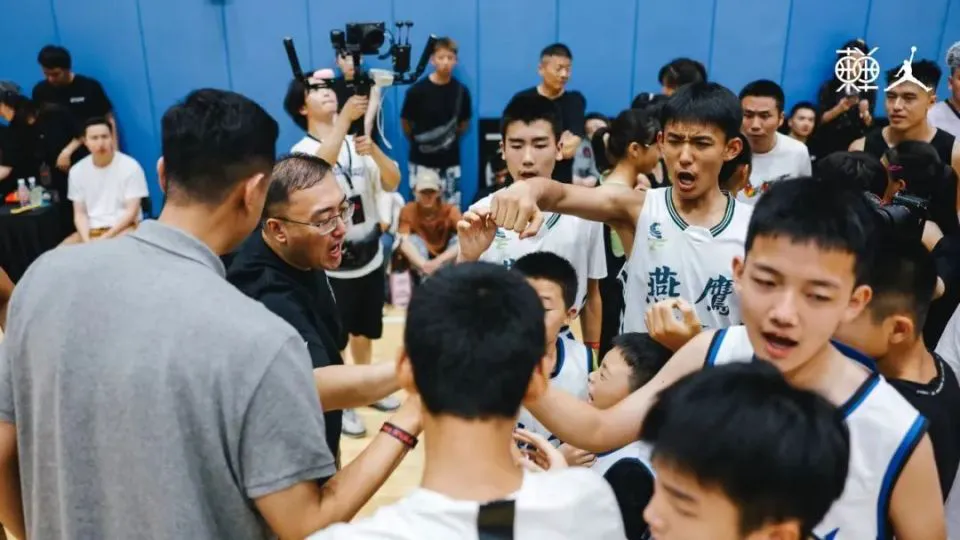 儿童如何在游戏中学习篮球技术_1